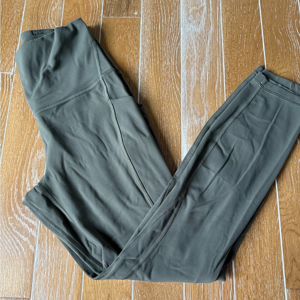 Great condition LULULEMON Wunder Train High-Rise Tight Pockets Hunter Green Sz 6